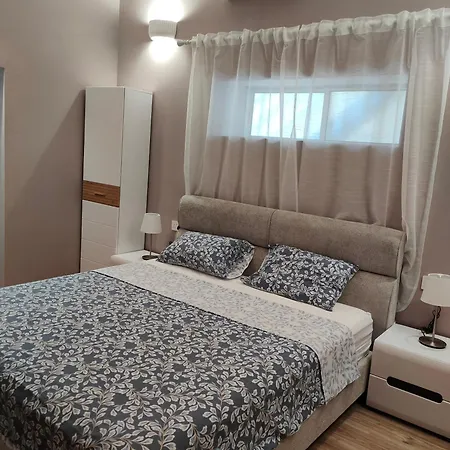 In The Centre Of 2 니코시아