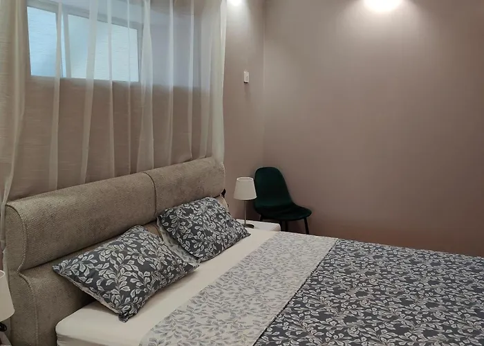 In The Centre Of 2 *