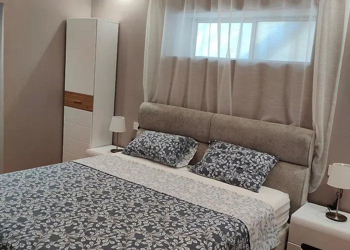 In The Centre Of 2 Nikozja